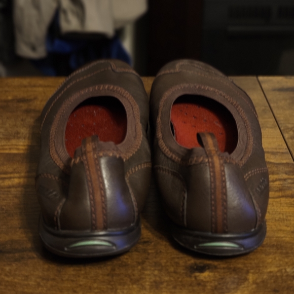 Earth Leather Upper Flats - Picture 3 of 4